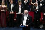 Gyulára került Krasznahorkai László Nobel-díjának másolata Gyulára került Krasznahorkai László Nobel-díjának másolata